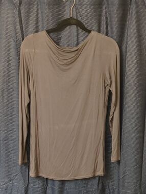 Classic Women's Long-Sleeve Scoop-Neck Top in Gray